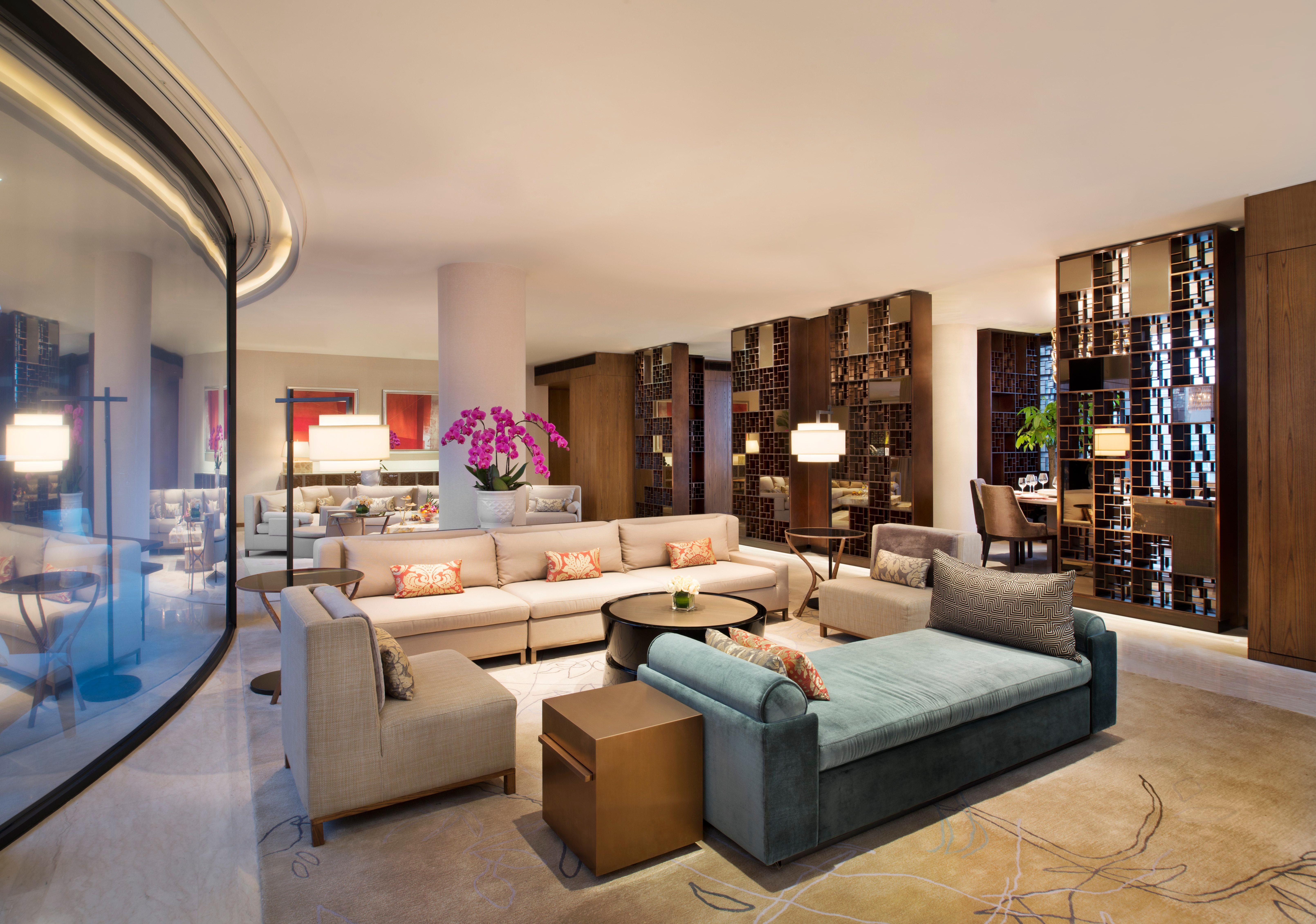 Отель Hualuxe Twelve At Hengshan 5*